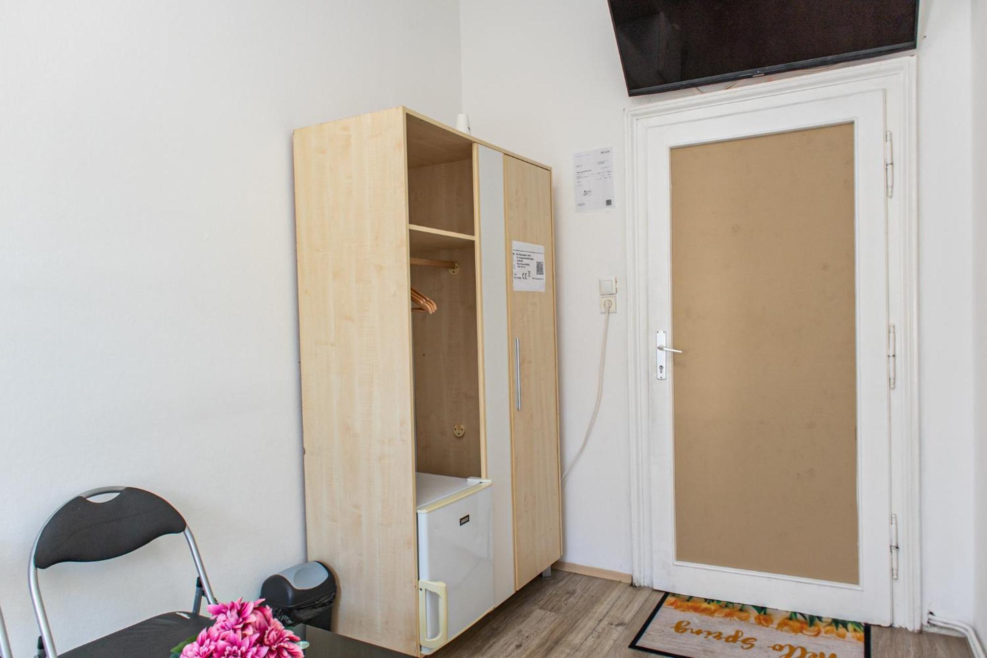 Pensjonat Convenient Shared - Near Danube & Millenium Tower Wiedeń